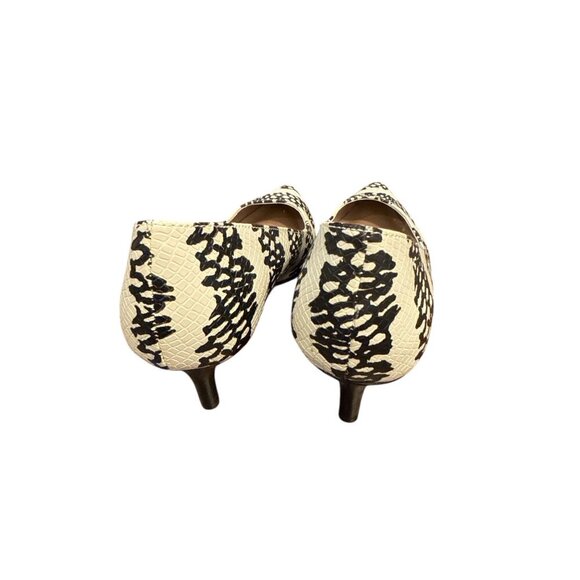 Dexflex Comfort Ivory Black Point Toe Kitten Heels Pumps Size 7 1/2 Pre-Own EUC - Picture 3 of 8